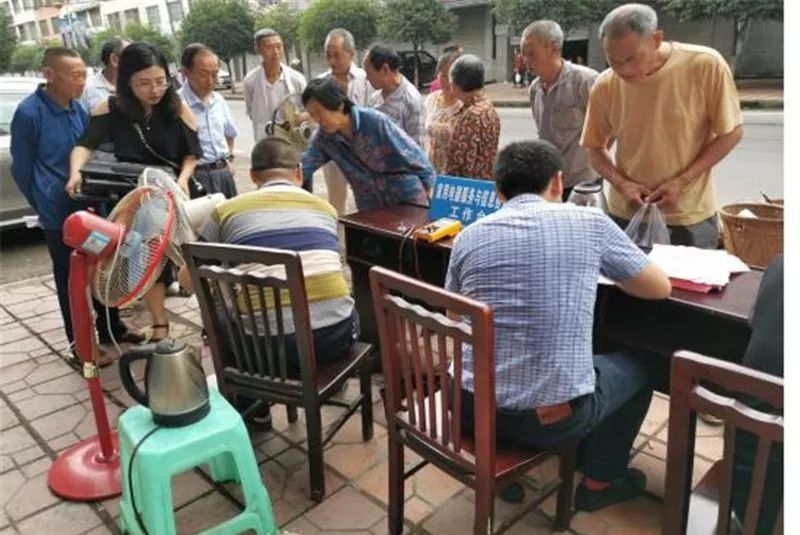 宣漢職業中專學校赴下八鎮開展信息技術咨詢服務，助力精準脫貧攻堅